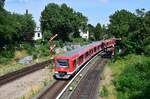 Ein Zug der Baureihe 474 verlässt Blankenese in Richtung Altona.