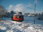 Bei herrlichsten Sonnentag am Samstag den 27.11.2010 und viel Schnee,der VT 479 201-6 der Oberweibacher Bergbahn.Hier beim Verlassen des Haltepunktes Cursdorf.