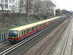 S Bahn 480 als S45 nach Berlin Südkreuz  zwischen den Bahnhöfen Berlin-Neukölln und Berlin Herrmannstr.