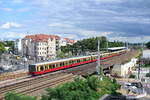 Ein Vollzug der Bauriehe 481 verlässt Berlin Köpnick in Richtung Stadtzentrum.

Berlin 25.07.2023