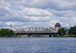 Baureihe 481 auf der Spreebrücke nahe des S-Bahnhofs Treptower Park, 01.07.2018.