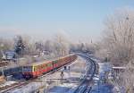 Die wunderschöne Winterstimmung am 19.01.16 am S Bahnhaltepunkt Grünberallee ließ mich nach der Ankunft meiner S Bahn auf eine weitere aus der Stadt warten.