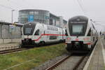 Am Vormittag des 13.11.2021 traf 4110 117 auf 4110 113 in Warnemünde-Werft