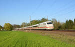 Der mit einem Triebzug der Reihe 401 gefahrene ICE 801 paasierte auf dem Weg nach Halle(S) am 22.04.19 Burgkemnitz.