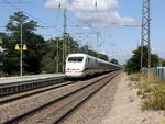 Der ICE1 kommt aus (Frankfurt(Main)Hbf nach Interlaken-Ost) kommt durch Emmendingen in Richtung Freiburg-im Breisgau.