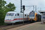 In Nauen Finden Planmäßige Überholungen von ICE-Zügen aus Berlin und Hamburg Statt. 
Hier zu sehen ist 401 503-8 (als ICE 507) der gerade 445 102 (RE2 [RE 63970]) überholt.
Ort: Nauen, 12.06.2021