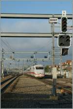 Weiße Züge:DB ICE von Interlaken nach Berlin bei Bern Wankdorf.