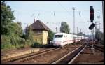ICE 1 fährt am 29.8.1993 um 8.56 Uhr durch Celle in Richtung Hannover.