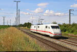 Die beiden Triebköpfe des Triebzugs 105  Offenbach am Main , 401 005-4 und 401 505-3, sind in Großkorbetha auf dem Weg ins Ausbesserungswerk Dessau.

🧰 DB Fernverkehr
🕓 14.7.2023 | 10:38 Uhr