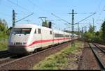 Nachschuss auf 401 056-7 (Tz 156  Heppenheim/Bergstraße ) als verspäteter ICE 693 (Linie 11) von Berlin Hbf (tief) nach Stuttgart Hbf, der den Bahnhof Rackwitz(Leipzig) auf der Bahnstrecke Trebnitz–Leipzig (KBS 251) durchfährt. [5.5.2018 | 16:52 Uhr]