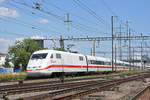 ICE 401 081-5 durchfährt den Bahnhof Pratteln. Die Aufnahme stammt vom 12.07.2018.