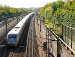 ICE 692 (Stuttgart-Berlin Hbf) vor der Einfahrt in den Tunnel-Forst am Morgen des 12.08.2018.