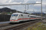 ICE 401 084-9 durchfährt den Bahnhof Gelterkinden. Die Aufnahme stammt von 17.12.2018.