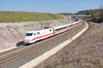 401 072  Aschaffenburg  mit einem unbekannten ICE bei Emskirchen Richtung Würzburg, 30.03.2019