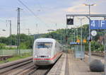 Am 25.05.2018 fährt ein unbekannter 401 den Bahnhof Treuchtlingen. 