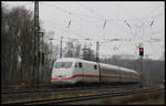 Ein ICE 1 ist hier in Hasbergen am 8.1.2020 um 12.36 Uhr auf der Rollbahn unterwegs zum nächsten Halt in Osnabrück.