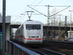 Viel Wind machte dieser ICE 1 auf der Durchfahrt durch Langenselbold auf der Fahrt Richtung Fulda am 21.12.19