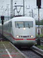 Ein ICE 1 (401) fhrt in den Bahnhof Basel Bad.