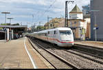 Nachschuss auf 401 570-7 (Tz 170) als umgeleiteter und verspäteter ICE 597 (Linie 11) von Berlin Gesundbrunnen nach München Hbf, der den Bahnhof Ludwigsburg auf Gleis 4 durchfährt.