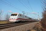 Am frühen Nachmittag des 20.01.2020 fuhr 401 010-4  Gelsenkirchen  als ICE 277 (Berlin Ostbahnhof - Basel SBB) nördlich von Müllheim (Baden) bei Hügelheim durchs