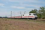 Nachschuss auf 401 515-2  Regensburg , als dieser am Vormittag des 03.06.2020 als ICE 277 (Berlin Ostbahnhof - Basel SBB) nördlich von Waghäusel über die Rheintalbahn in Richtung Graben-Neudorf/Karlsruhe fuhr.