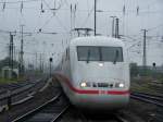 Ein ICE-1 bei der Einfahrt in den Bahnhof Karlsruhe Hbf. Er fuhr nach Berlin. Aufgenommen am verregneten 7.August 2007