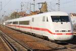 401 513-7  Frankenthal/Pfalz  fährt am 30.10.2021 als ICE696 von Frankfurt (Main) Hauptbahnhof nach Hamburg-Altona aus Berlin Spandau aus.