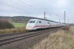 ICE 401 560-8  Mülheim an der Ruhr  ist am 23.11.2021 in Richtung Frankfurt/M. bei Kerzell unterwegs.