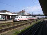 401 562 bei der Einfahrt in den Bahnhof Regensburg. (14.08.2007)