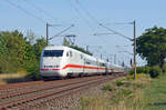 Wegen einer Signalstörung zwischen Berlin und Wittenberg wurde der Fernverkehr am 04.09.22 teilweise über Dessau umgeleitet. Hier passiert ein modernisierter kurzer Triebzug der Reihe 401 Greppin Richtung Berlin.