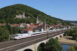 401 003  Neu-Isenburg  bei der Ausfahrt aus Gemünden am Main am 8. August 2022.