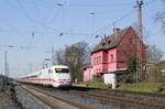 Seit der jetzt schon 40 Jahre zurückliegenden Einstellung des Personenverkehrs zwischen Düsseldorf-Rath und Duisburg-Wedau verkehren Personenzüge nur noch in Ausnahmefällen, z.