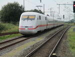 401 001 fuhr,am 28.September 2023,auf dem linken Gleis aus Bergen/Rügen.