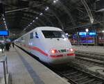 Handnachtaufnahme von einem anfahrenden ICE 1 in Dresden-Neustadt im Februar 2026 06:30 Uhr in der Früh.