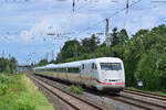 Ein noch ungekürzter ICE1 rauscht am 7.7.24 durch Angermund in Richtung Düsseldorf.

Angermund 07.07.2024