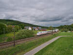 Nur zwischen dem 8. und 15. Mai 2026 fuhr ICE 892 von Dresden nach Wiesbaden. Am ersten Verkehrstag war 401 014 auf diesem Zuglauf eingesetzt. Bei Hermannspiegel begegnete der Zug ICE 692 auf dem Weg von M�nchen nach Berlin.