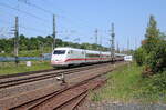 DB 401 560-8  M�lheim an der Ruhr  als ICE 839  STRELASUND  von Stralsund Hbf nach Frankfurt (M) Hbf, am 26.05.2026 in Gerstungen. Standort au�erhalb vom Gleisbereich auf der Stra�e. 