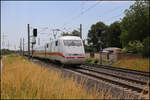 ICE 401060-9 f�hrt hier am 20.06.2026 um 15.14 Uhr aus Halle kommend an Braschwitz vorbei in Richtung Magdeburg.