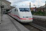 ICE 1 mit f�hrenden 401 588 bei der Anfahrt in Dresden Neustadt im Juli 2026 
