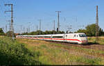 Nachschuss auf den umgeleiteten 401 063-3 (Tz 163), der am km 25,0 in Gro�korbetha Richtung Halle(Saale)Hbf f�hrt.

🧰 DB Fernverkehr
🕓 1.7.2025 | 18:20 Uhr