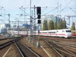 Ein ICE-1 (Br.401) bei der Ausfahrt aus Berlin-Ostbahnhof. Der Zug wird in krze in den Bahnhof Berlin Hbf einfahren. Aufgenommen am 31.Oktober 2007