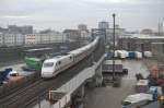 Ein ICE1 fhrt durch den mannheimer Hafen Richtung Frankfurt(M).