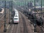 ICE-Durchfahrt Bahnhof Vaihingen (Enz). Version 2 - 

Die Position mit Blick auf einen entgegenkommenden Zug ist nicht ganz so ideal, man kann nur von oben auf den Zug blicken. 

12.04.2009 (M)