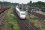 ICE 1 bei der Durchfahrt des Seelzer S-Bahnhofes am 11.07.2009.Fotografiert von der Fussgngerbrcke.