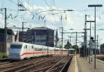 ICE 76 Zrich HB - Kiel Hbf verlsst nach einem kurzem Halt den Bahnhof von Neumnster Richtung Zielbahnhof Kiel. Aufgenommen am 22.08.09.