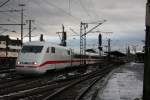 401 059 durchfhrt mit einem ICE von Berlin nach Interlaken den Bahnhof Lehrte, wegen Bauarbeiten konnte dieser nicht den gewohnten Weg ber Braunschweig und Hildesheim nehmen sondern musste via Wolfsburg und Lehrte umgeleitet werden. Fr Reisende nach Braunschweig und Hildesheim wurden Zusatzhalte in Wolfsburg und Hannover Messe/Laatzen gemacht.

Aufnahme vom 25.12.09