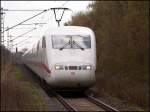 Dieser unbekannte 401er durchfhrt als ICE 1126 nach Kiel den Bahnhof von Ascheberg(Westf) in Richtung Norden. (10.04.2010)