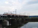 Br 401 088-0 berquert am 18.7.05 die Oberhafenbrcke in Hamburg