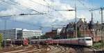 Links eine DT 474 der S-Bahn Hamburg als S 31 nach Altona, in der Mitte die RB 21323 aus Bad Oldesloe und rechts der ICE 901 nach Berlin-Sdkreuz. Aufgenommen am 28.08.10 beim BB-Treffen in Hamburg.