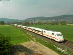 Tz 155 (401 055-9)  Rosenheim  unterwegs als ICE 579 von Hamburg nach Stuttgart. Aufgenommen am 24.04.2011 bei Heddesheim-Hirschberg (ehemals Grosachsen-Heddesheim). Wegen Bauarbeiten in Frankfurt-Stadion wurde der Zug ber die Main-Neckar Bahn umgeleitet.